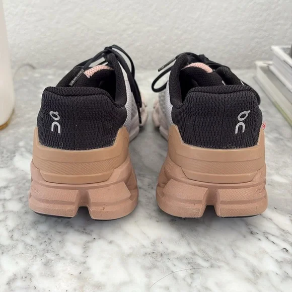 ON Women's Cloudflyer Running Shoes - Picture 5 of 11